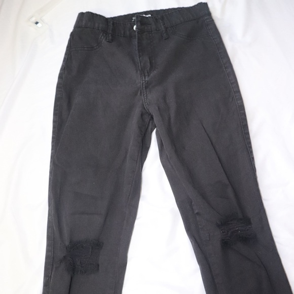 *SOLD*Fashion Nova Canopy Jeans 🖤 - Picture 2 of 3